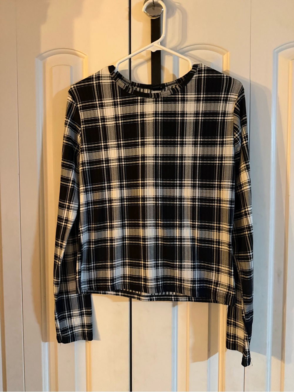 Rue21 Black and White Plaid Crewneck Top